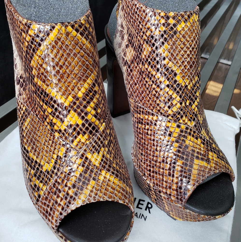 Donald Pliner Shoes - Picture 3 of 8